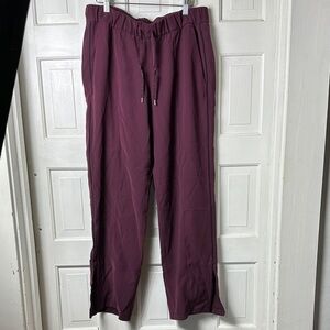 Lululemon On the Right Track Relaxed fit Pant Burgandy/ Wine size 10.